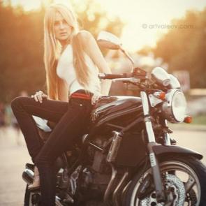 : Moto girl