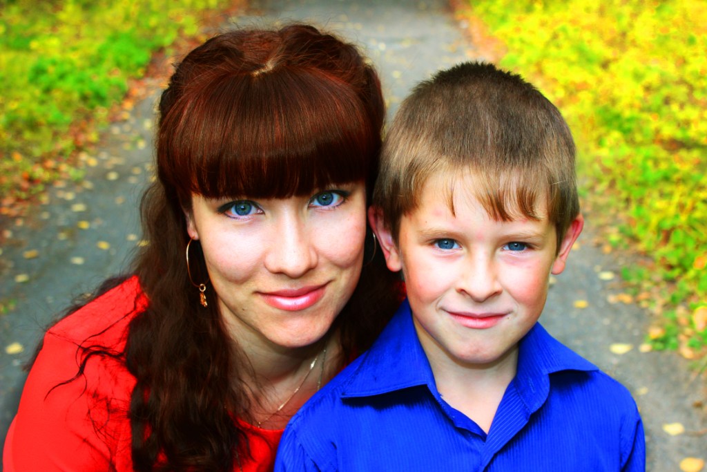 Молодая русская мамка с сыном. Портретная фотосессия с сыном. Фотосессия мать и сын. Женщина с сыном. Мама и подросток.