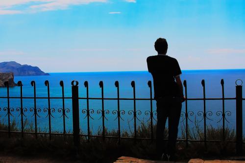 ����� ����