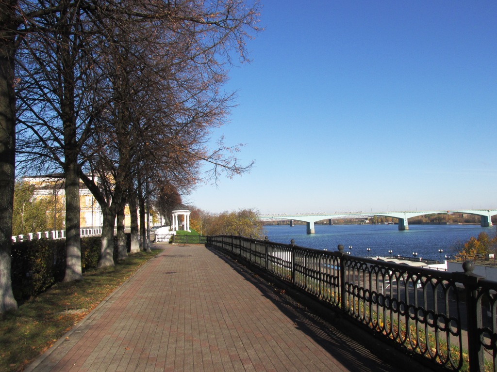 Село села набережная 3. Звенигород набережная. Набережная в Романовке. Набережная Волги. У набережной.