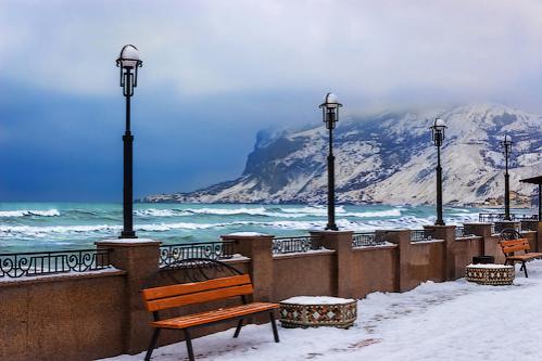 ����� ����