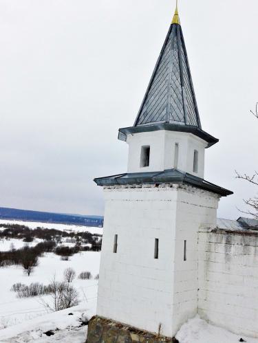 Башенка. Монастырь с маленькой башенкой. Башенки архитектура России. Смотрильная башенка.