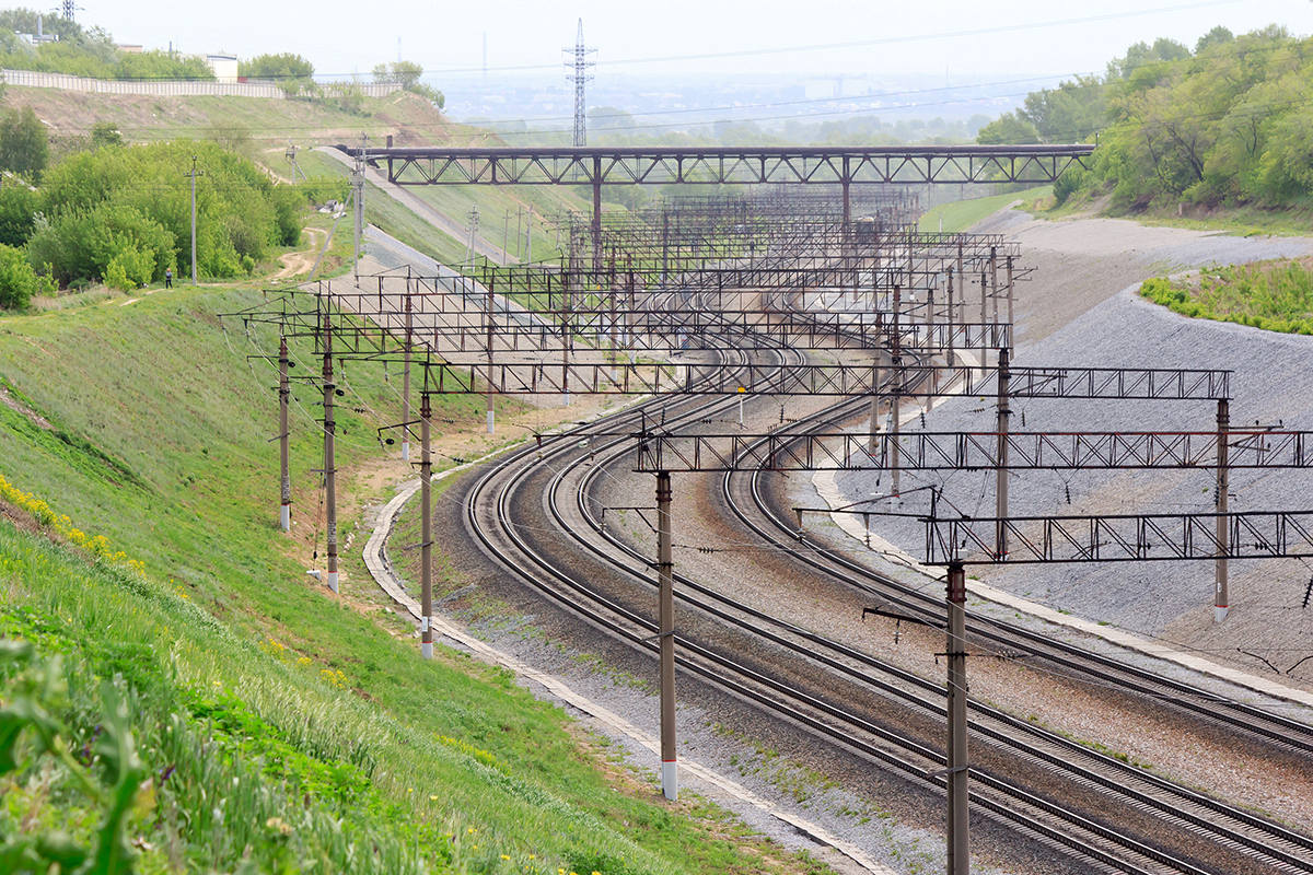 Действующая железная дорога. Ереванская железная железная дорога. ЖД станция Чульжан. Одесская железная дорога ОЖД. Железнодорожное полотно.