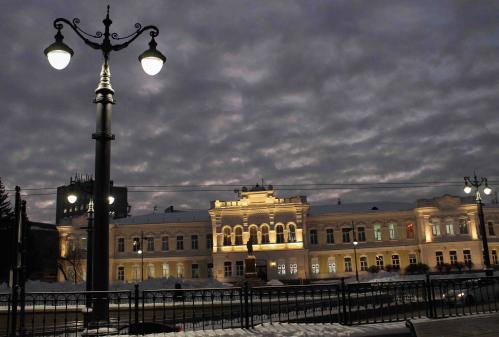Белым цветом красит улицы Зима