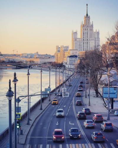  Moscow Curves