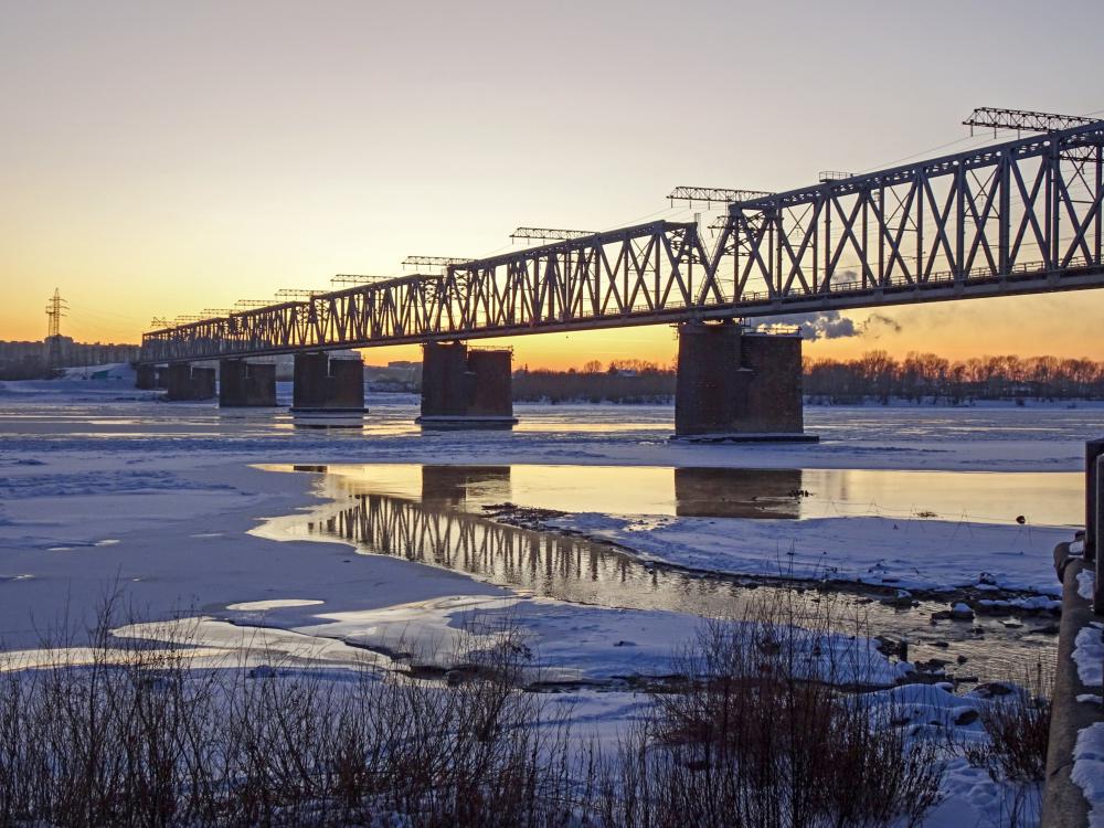 Обь жд. Мост Обь Новосибирск. Железнодорожный мост Новосибирск. Новосибирск мост через Обь. Новосибирский Железнодорожный мост через реку Обь.