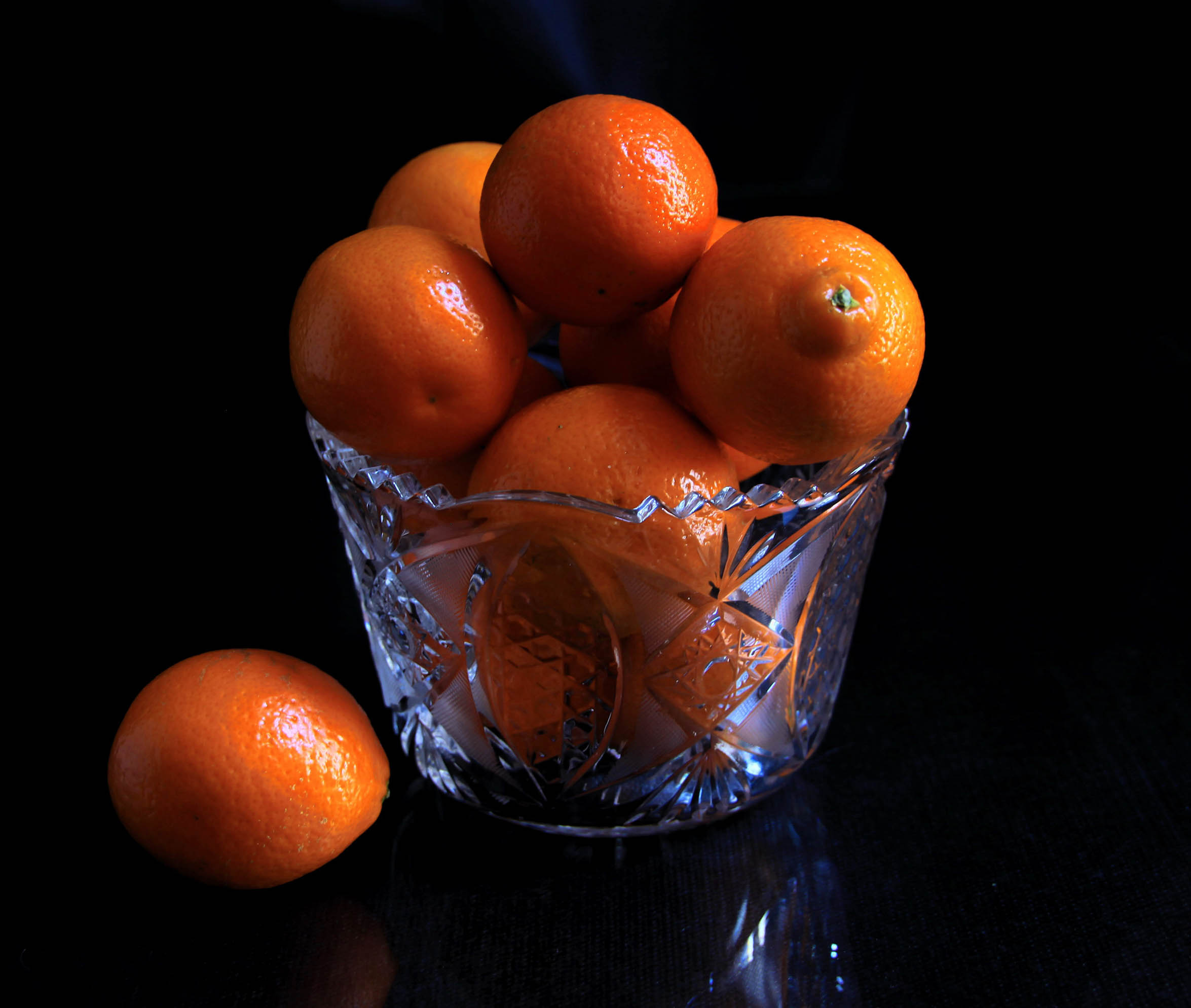 Мандарины на тарелке. Мандарин. Мандарины в вазе. Апельсины в вазе. Ваза "мандарин".