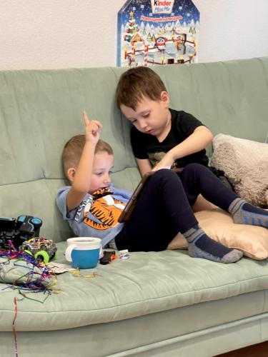 �������