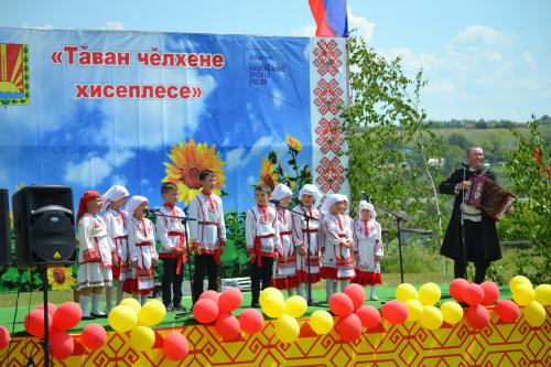 на празднике