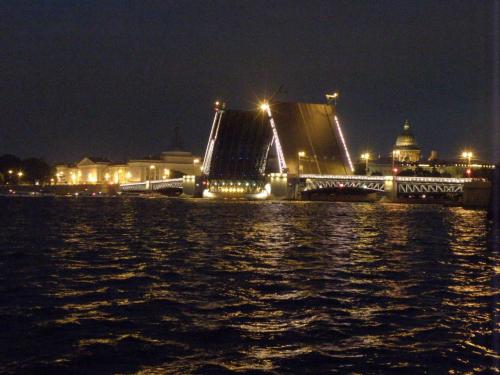 ����� ����