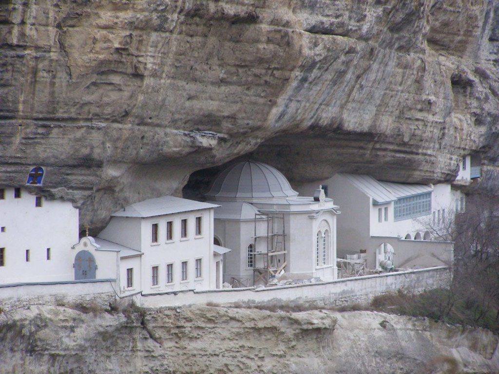 Храм в скале в крыму