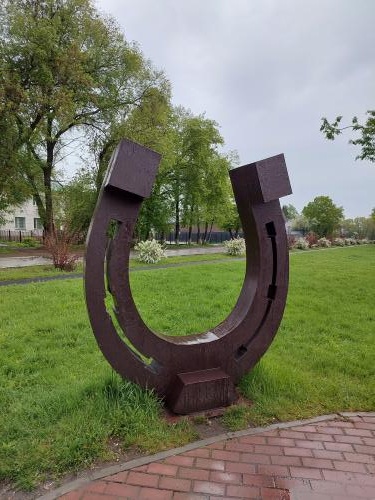 1759762193