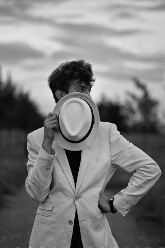 ����� ����