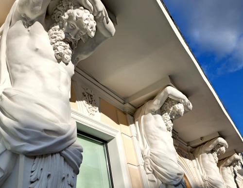 �������