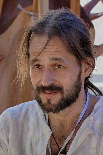 �������