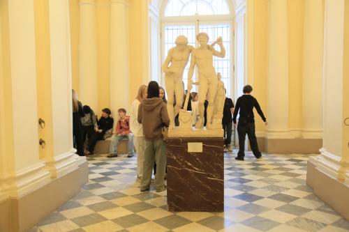 �������