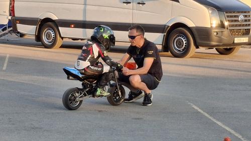 ����-������