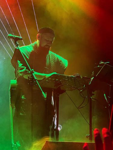 � �������