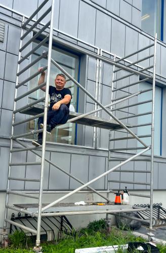 �������