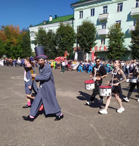 ����� ����