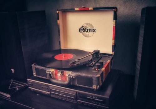 ����� ����