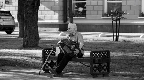 �������