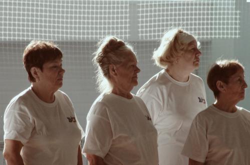 �������