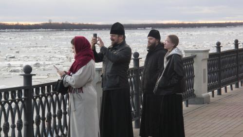 �������