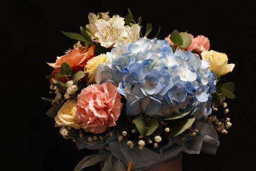 ����� ����