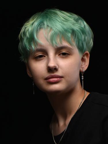 �����