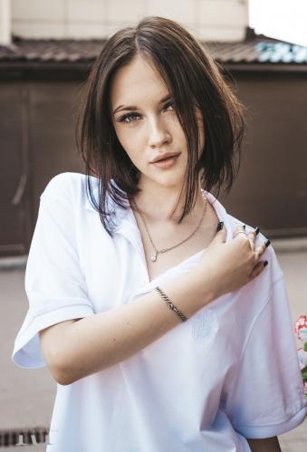 �����