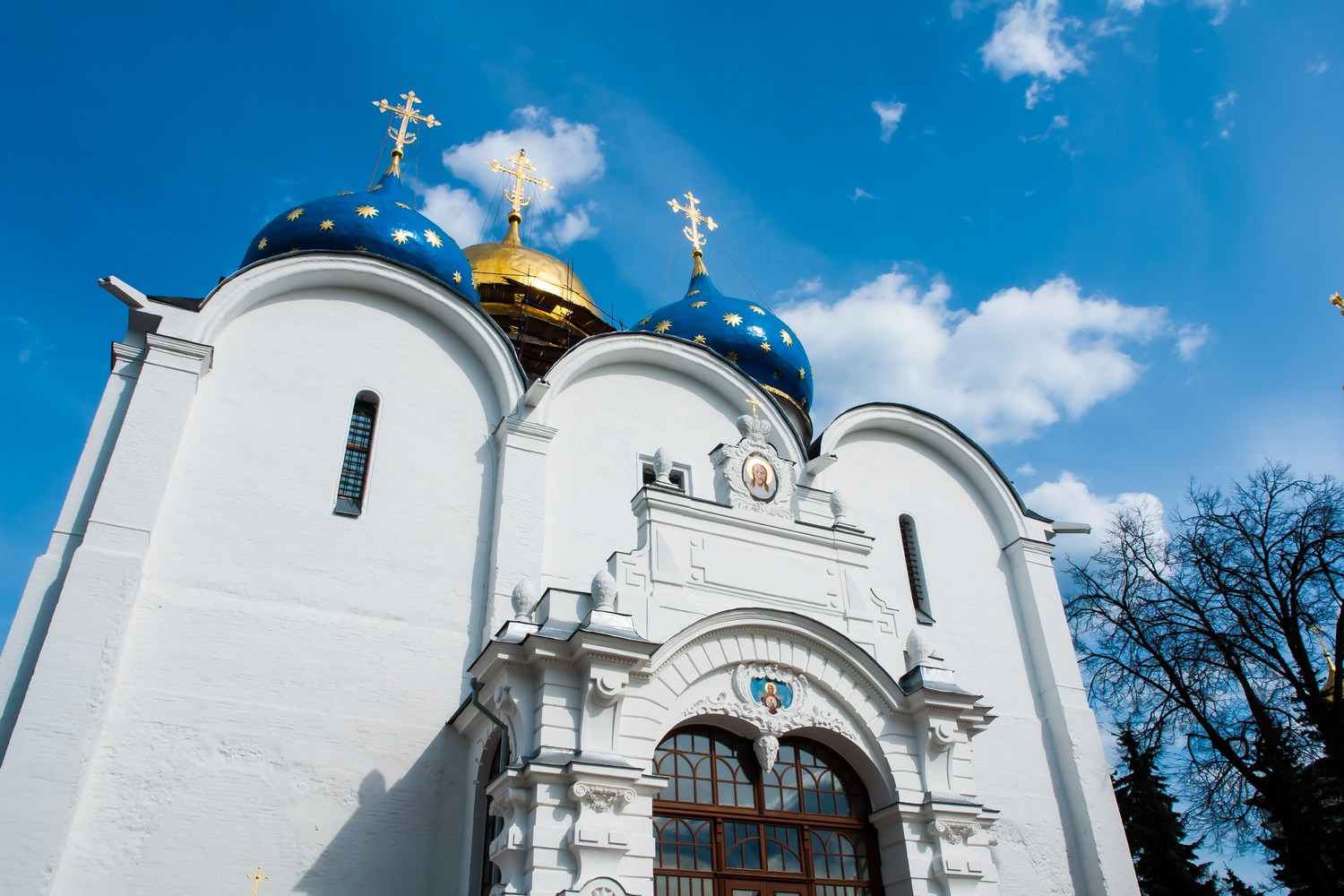 Церковь успенской пресвятой богородицы. Храм Успения Пресвятой Богородицы в Косино. Успенская Церковь в Косино. Храм Успения Пресвятой Богородицы храмы Курчатов.