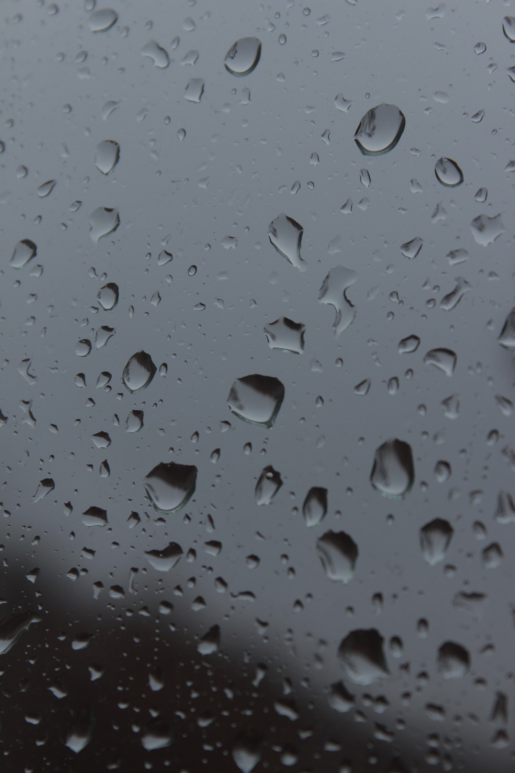 Картинка капли дождя. Капли на стекле. Капли дождя. Капли дождя на стекле. Мокрое стекло.