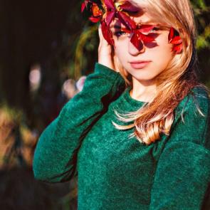 : Girl in the leaves