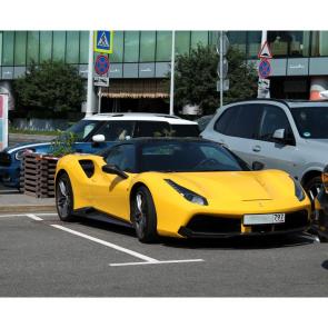 : Ferrari 488