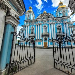 ����: � �����-����������