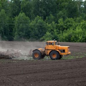 ����: � 700