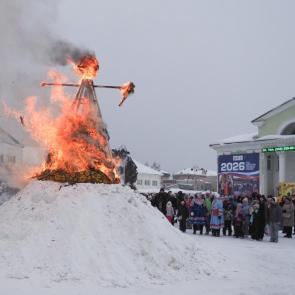 ����� ����