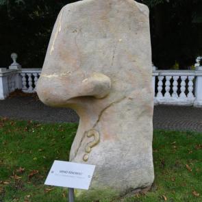 ����: Who knows or Whose nose?