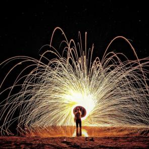 ����� ����