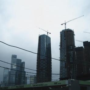 ����: Moscow Never Stops Growing.