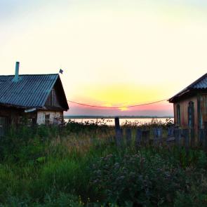 Фото: дом у озера